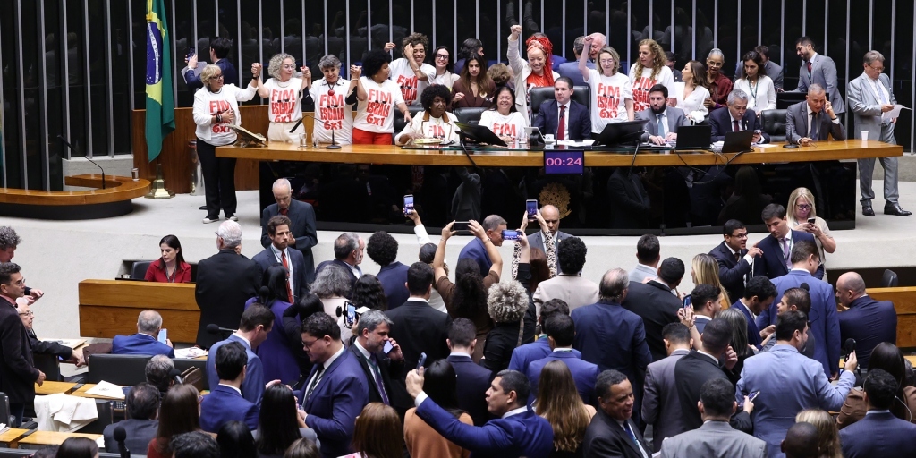 Fim da escala 6 x 1 é aprovado em dois turnos na Câmara dos Deputados; proposta segue para o Senado