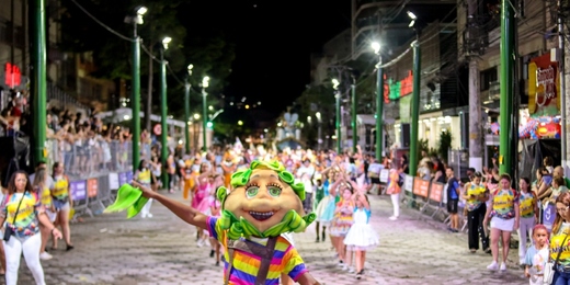 Sementes do Samba abre desfiles do Carnaval em Friburgo com enredo de inclusão e consciência ambiental