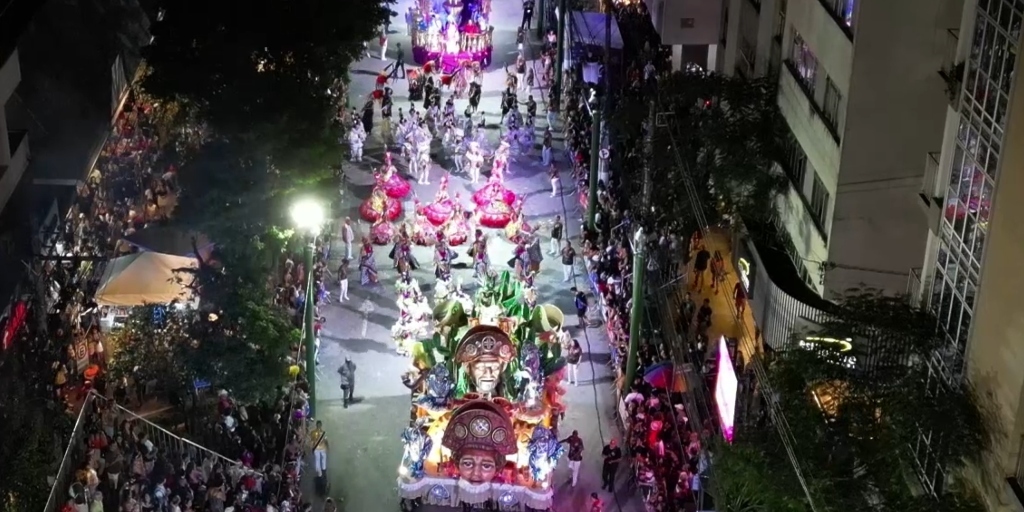 Unidos do Imperador leva a sabedoria de Ifá à avenida no desfile do Grupo A em Nova Friburgo