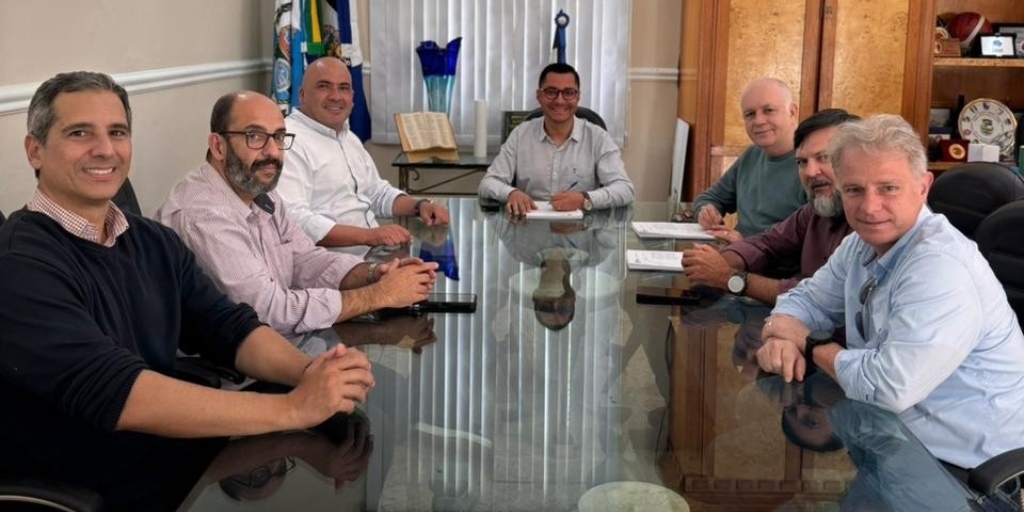 Contrato de 30 anos com a Vital Engenharia Ambiental S.A. é assinado para serviço de limpeza urbana em Friburgo