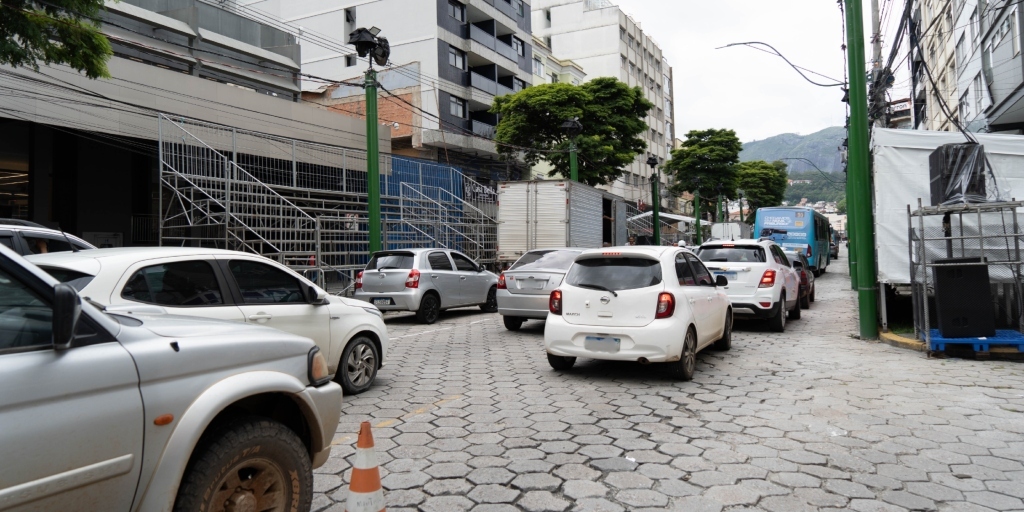 Trânsito de Nova Friburgo passa por alterações para o Carnaval 2026; ônibus terão horários extras