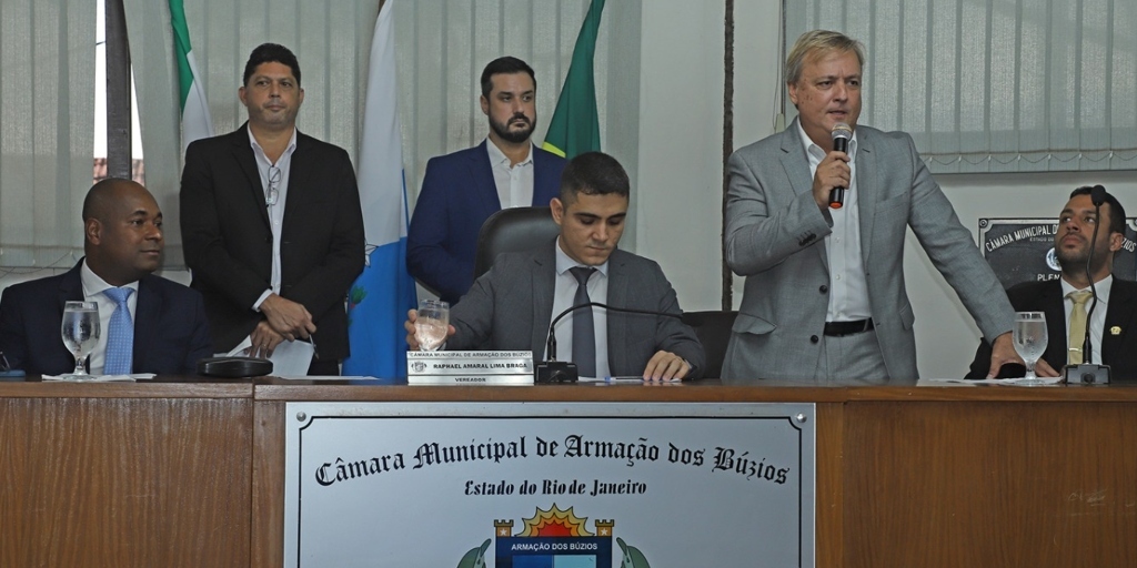 Alexandre Martins (Republicanos) toma posse para segundo mandato em Búzios; veja como ficou a Mesa Diretora da Câmara