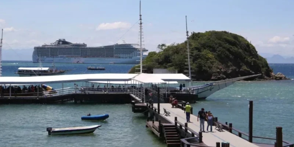 Búzios encerra oficialmente temporada de cruzeiros 2025/2026 com cerca de 300 mil visitantes