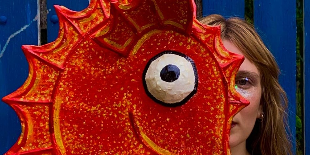 Do croqui à avenida: figurinista friburguense transforma talento em fantasias personalizadas 