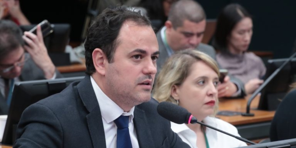 Relator dá parecer favorável à continuidade do processo que pode cassar o mandato do deputado Glauber Braga (PSOL)