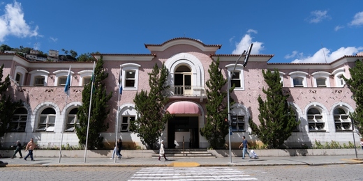 Ex-servidores denunciam falta de pagamento e falhas administrativas após exonerações da Prefeitura de Nova Friburgo