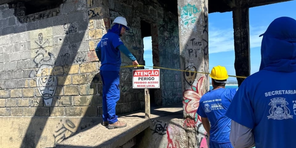 Acessos à Janela do Paraíso começam a ser fechados pela prefeitura em Arraial do Cabo