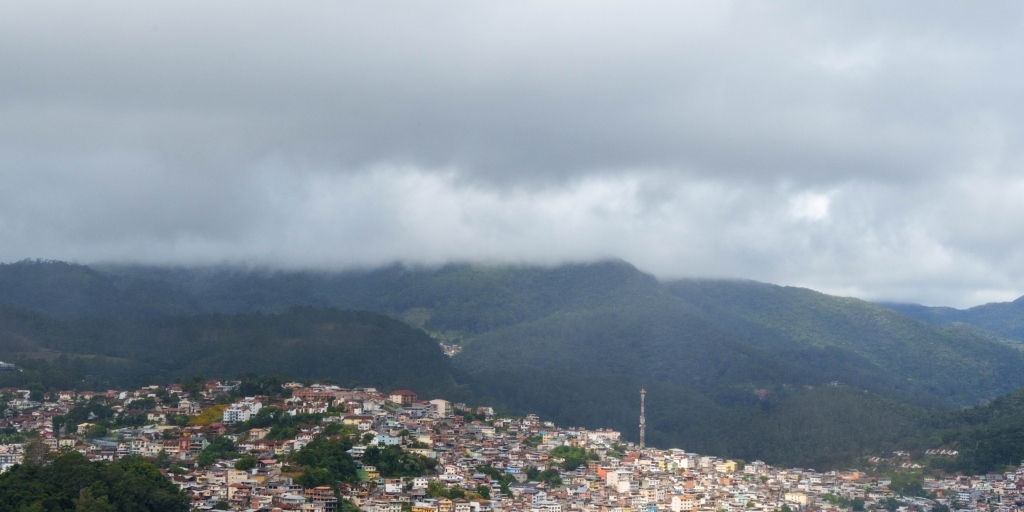 Frente fria avança pelo estado do Rio na tarde desta segunda e coloca municípios em alerta; veja como fica o tempo