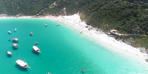 Marinha proíbe embarque e desembarque nas Prainhas do Pontal do Atalaia, em Arraial do Cabo