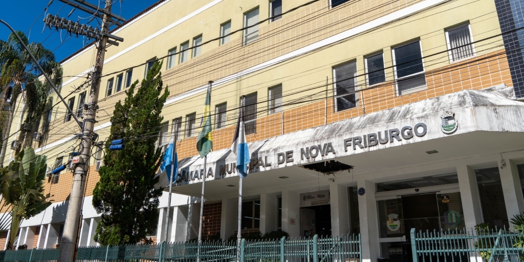 Após decisão judicial, Câmara de Friburgo vota novamente composição das comissões permanentes