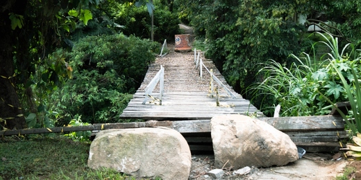 Ponte entre os bairros Olaria e Cônego, em Nova Friburgo, segue interditada para futura reconstrução