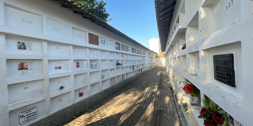 Cemitérios de Búzios e Cabo Frio recebem muitos visitantes neste Dia de Finados
